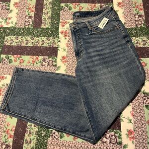 NWT Old Navy jeans. Size 16.